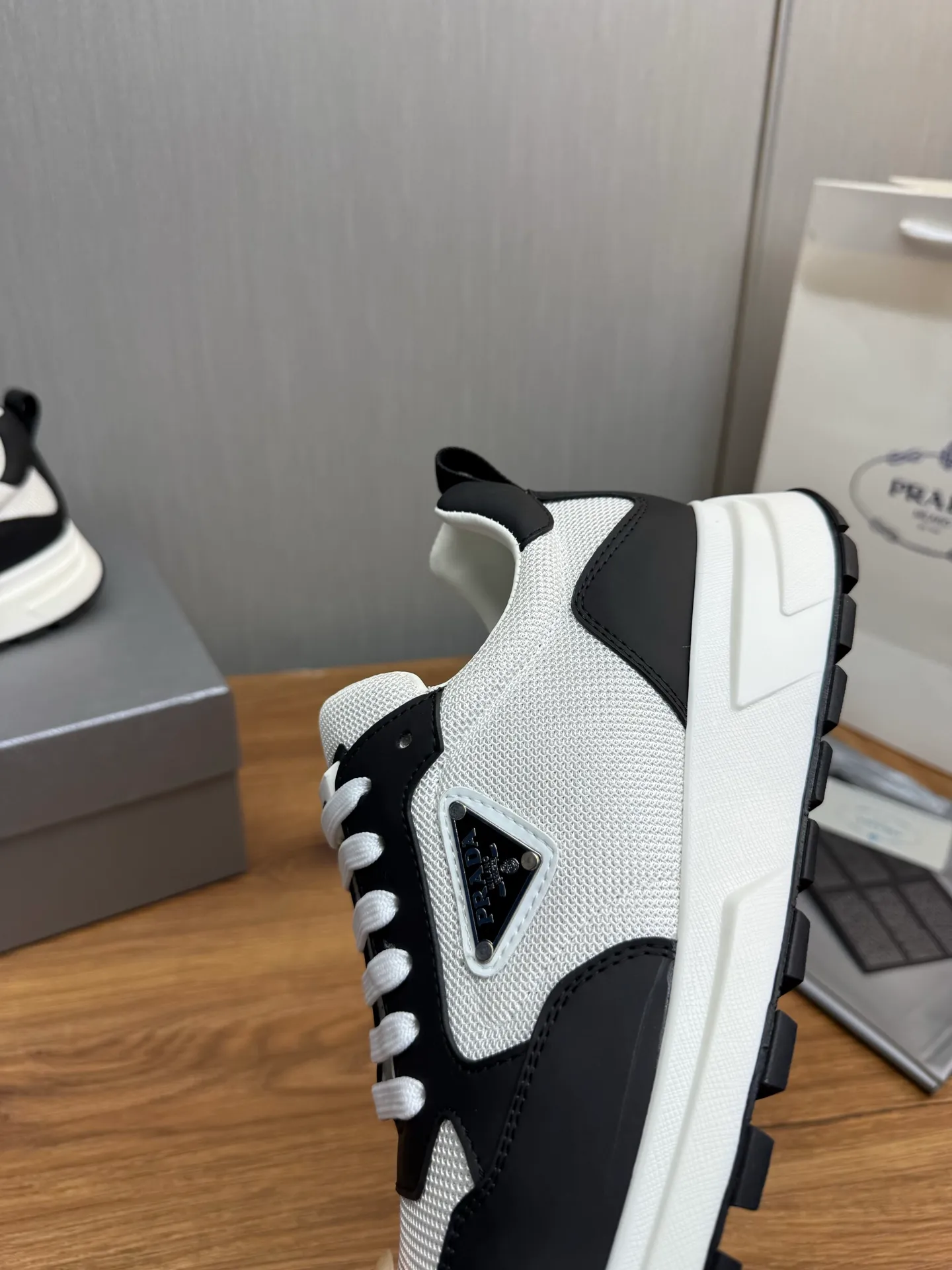 Men's shoes 💰560💰 [PRADA] Popular items in men's shoes counters, synchronized with the official website, high-quality cowhide stitching breathable mesh + cowhide lining, 1🆚1 replica, original sole, 38-45 (customized for 45, non-refundable)